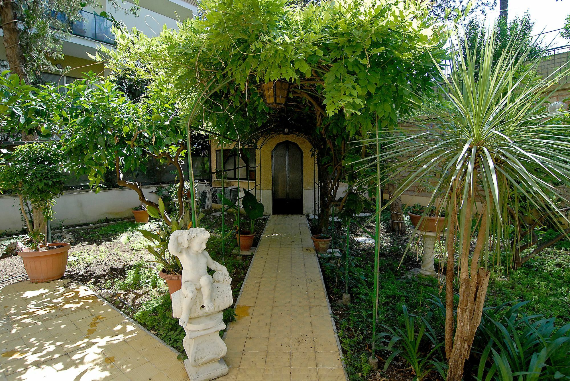 Bed & Breakfast Tiburtina Garden